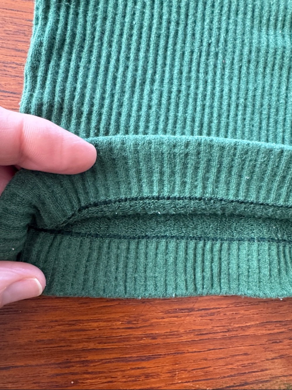 Mono B Green Ribbed V-Neck Cropped Tank Top - size M - Picture 3 of 5